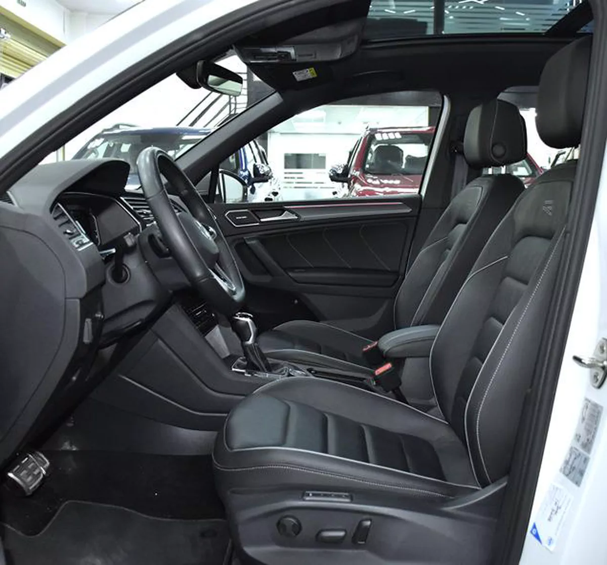 Volkswagen Tiguan R-Line 4Motion ( 2024 ...-1-1