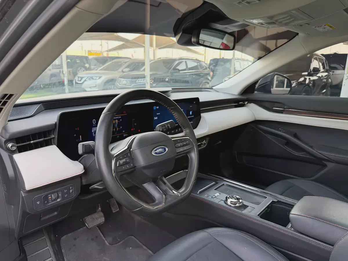 Ford Taurus Titanium -2023- GCC -FREE ACCIDENT-ORIGINAL PAINT-SERVICE AGENCY-UNDER WARRANTY-LOW MILA-14-14