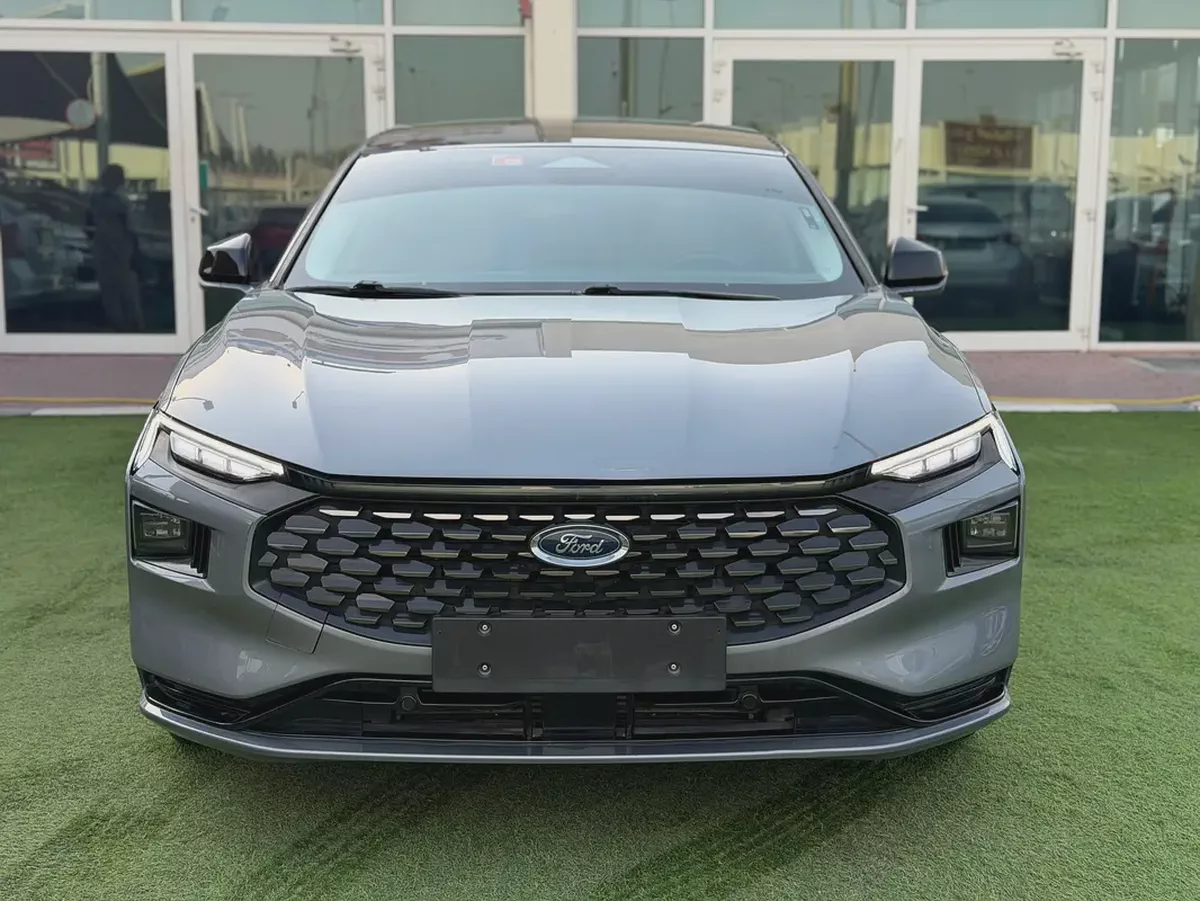 Ford Taurus Titanium -2023- GCC -FREE ACCIDENT-ORIGINAL PAINT-SERVICE AGENCY-UNDER WARRANTY-LOW MILA-2-2