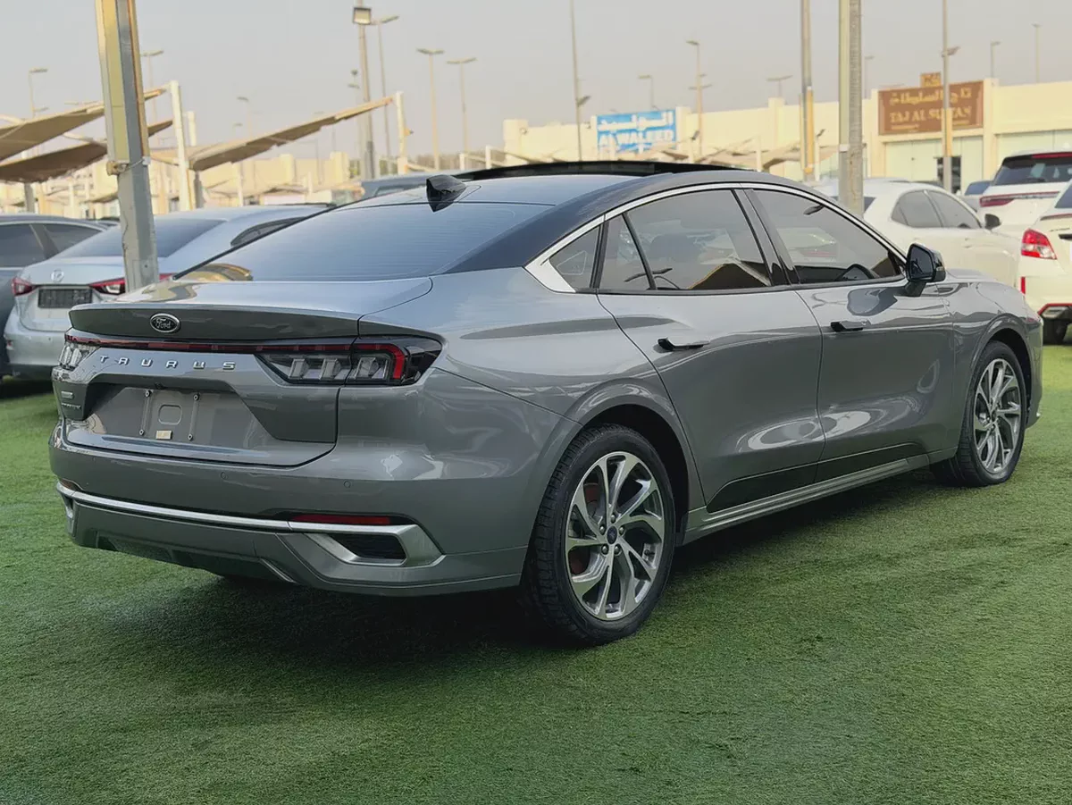 Ford Taurus Titanium -2023- GCC -FREE ACCIDENT-ORIGINAL PAINT-SERVICE AGENCY-UNDER WARRANTY-LOW MILA-4-4