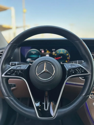 Mercedes-Benz E200 2021 / GCC Specs / 50,000 KM / Gold / Brown Interior / AED 140,000-6