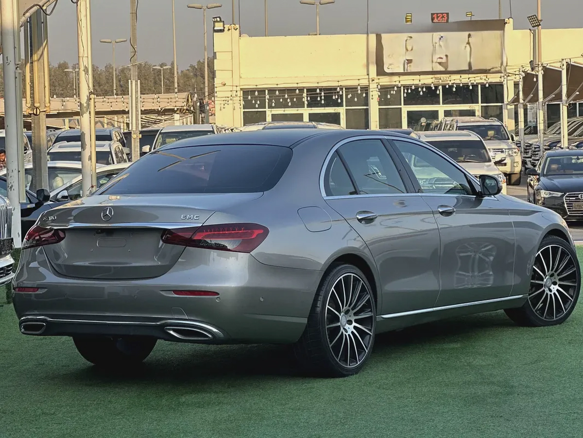 Mercedes-Benz E200 2021 / GCC Specs / 50,000 KM / Gold / Brown Interior / AED 140,000-5-5