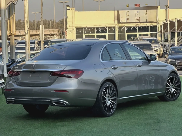 Mercedes-Benz E200 2021 / GCC Specs / 50,000 KM / Gold / Brown Interior / AED 140,000