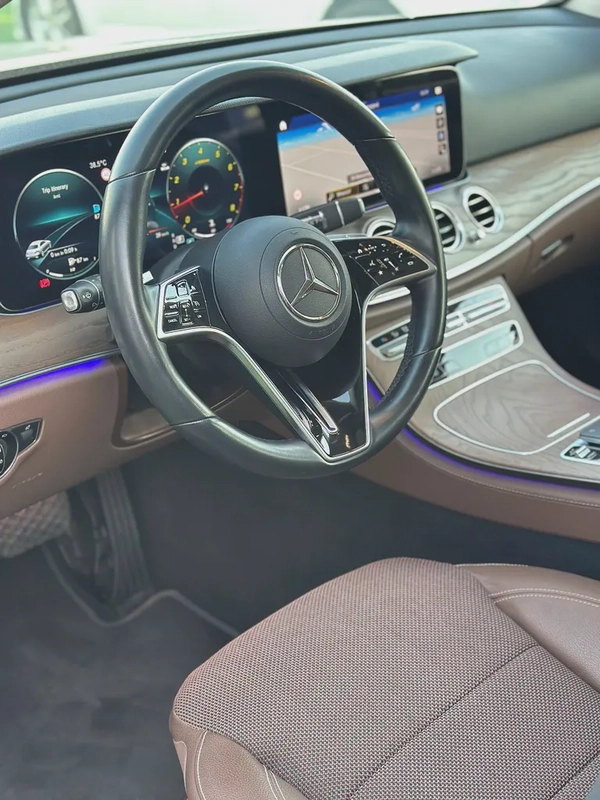 Mercedes-Benz E200 2021 / GCC Specs / 50,000 KM / Gold / Brown Interior / AED 140,000