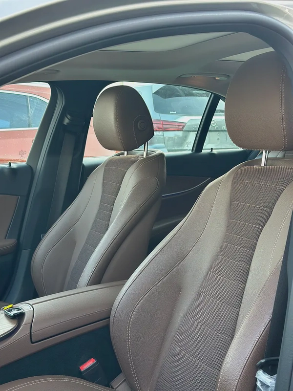 Mercedes-Benz E200 2021 / GCC Specs / 50,000 KM / Gold / Brown Interior / AED 140,000