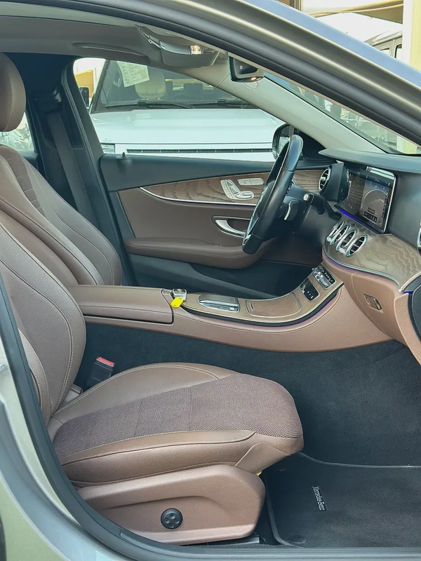 Mercedes-Benz E200 2021 / GCC Specs / 50,000 KM / Gold / Brown Interior / AED 140,000