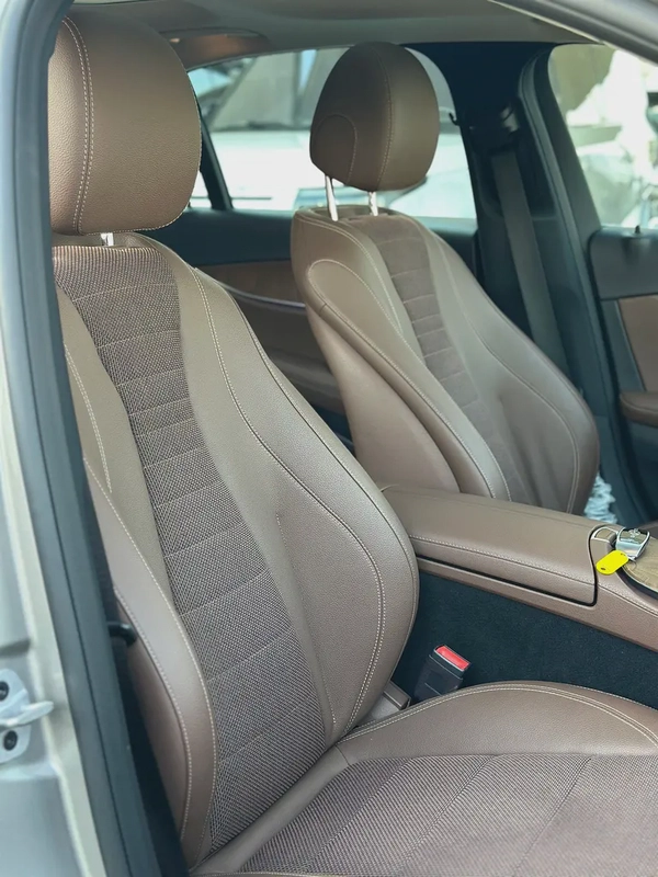 Mercedes-Benz E200 2021 / GCC Specs / 50,000 KM / Gold / Brown Interior / AED 140,000