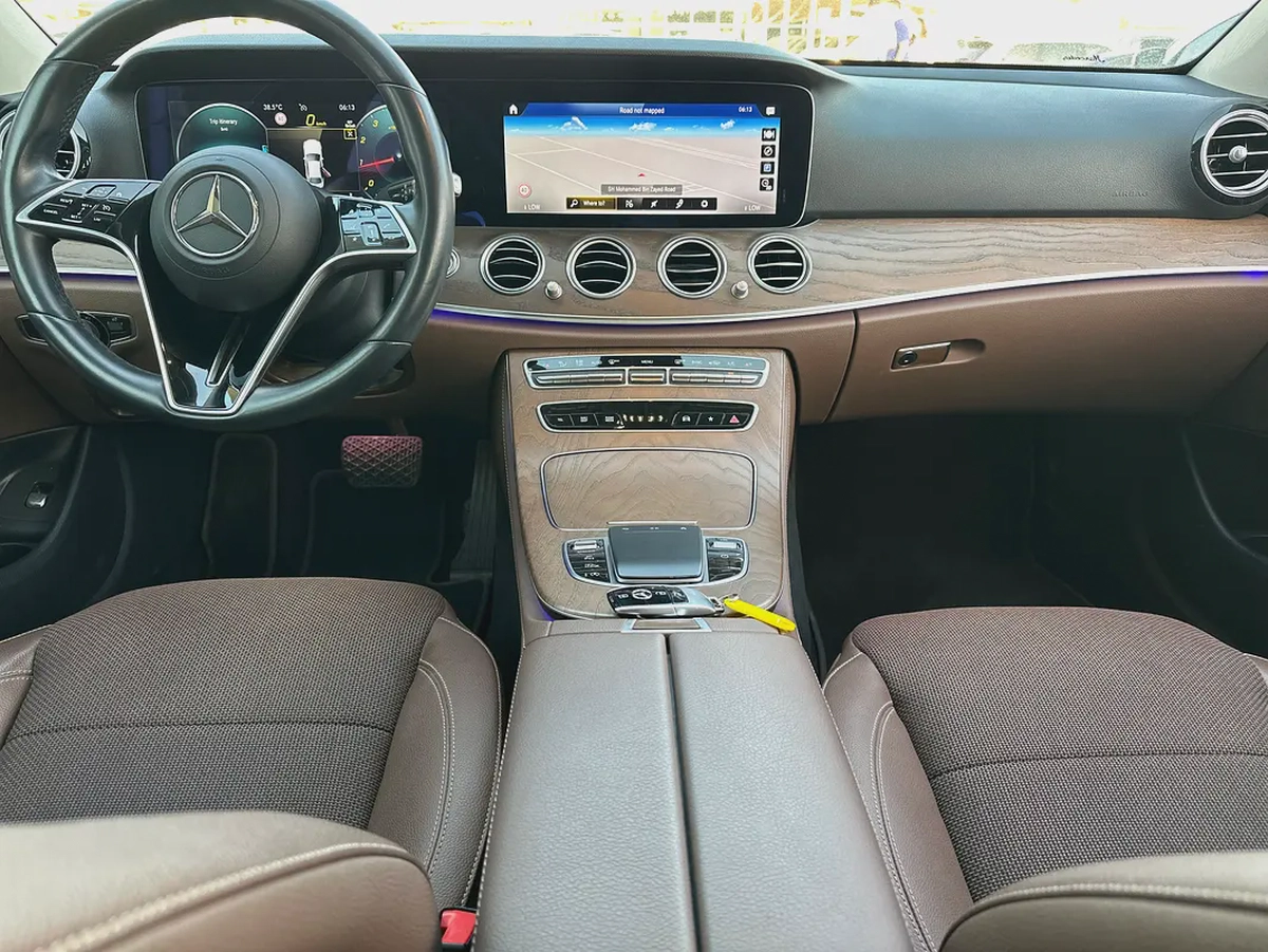 Mercedes-Benz E200 2021 / GCC Specs / 50,000 KM / Gold / Brown Interior / AED 140,000-17-17