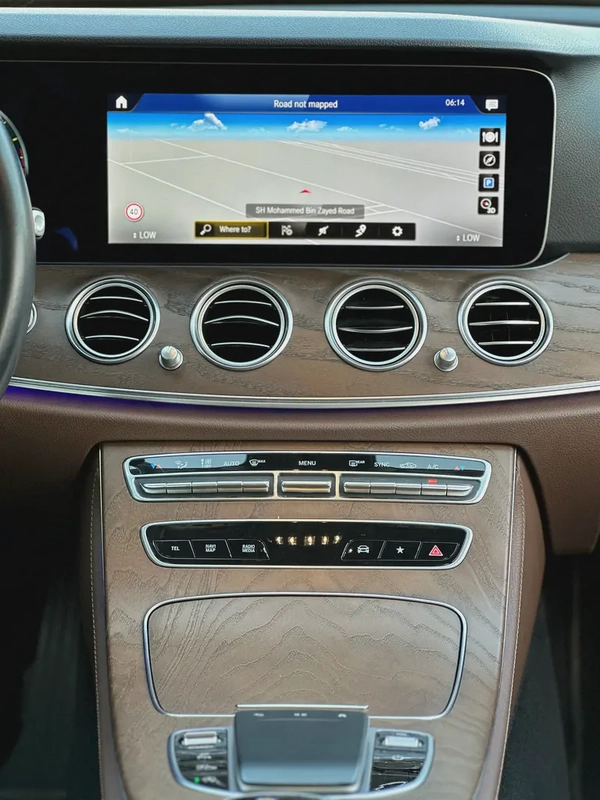 Mercedes-Benz E200 2021 / GCC Specs / 50,000 KM / Gold / Brown Interior / AED 140,000