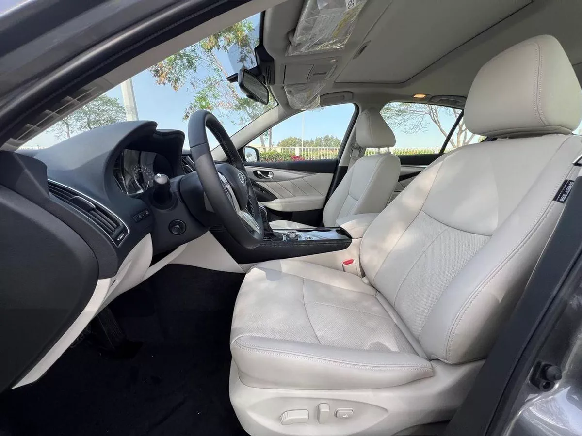 Infiniti Q50 LUXE 3.0L-11-0