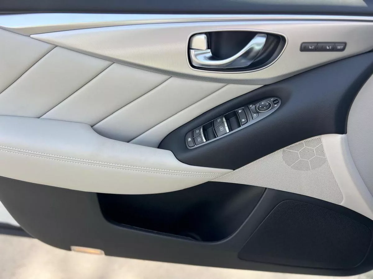Infiniti Q50 LUXE 3.0L-15-0