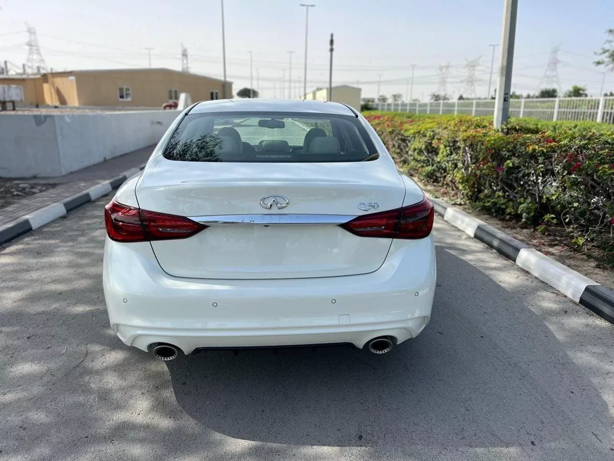 Infiniti Q50 LUXE 3.0L-4-0