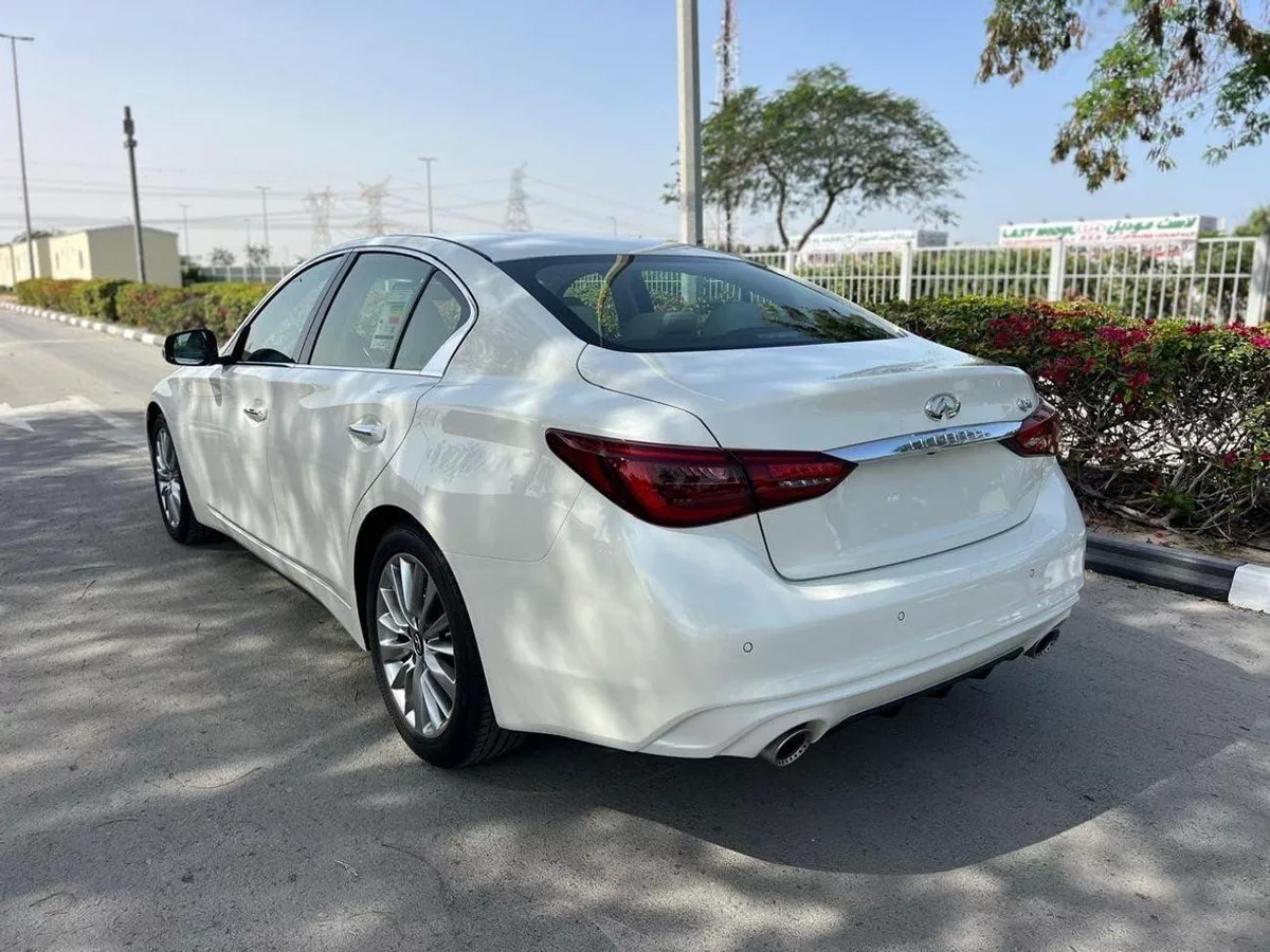 Infiniti Q50 LUXE 3.0L-5-0