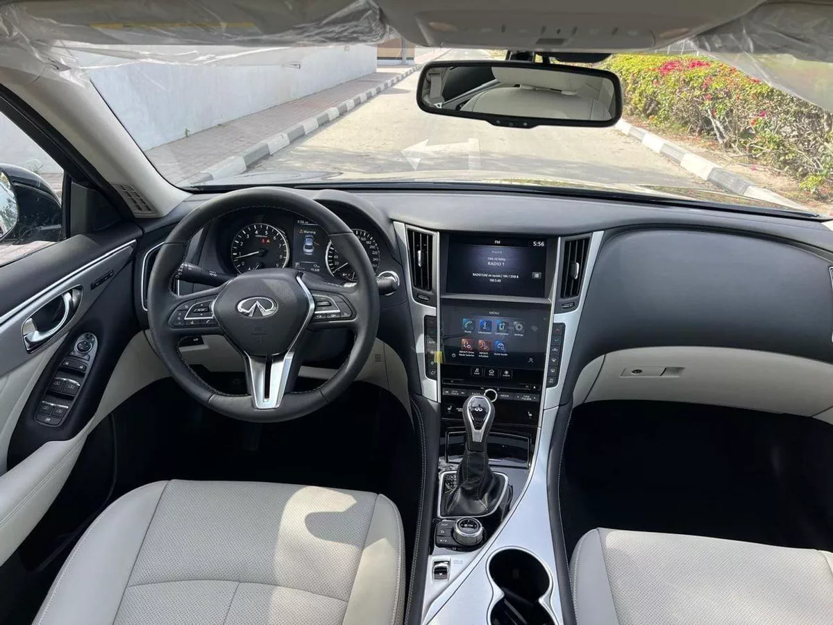 Infiniti Q50 LUXE 3.0L-8-0