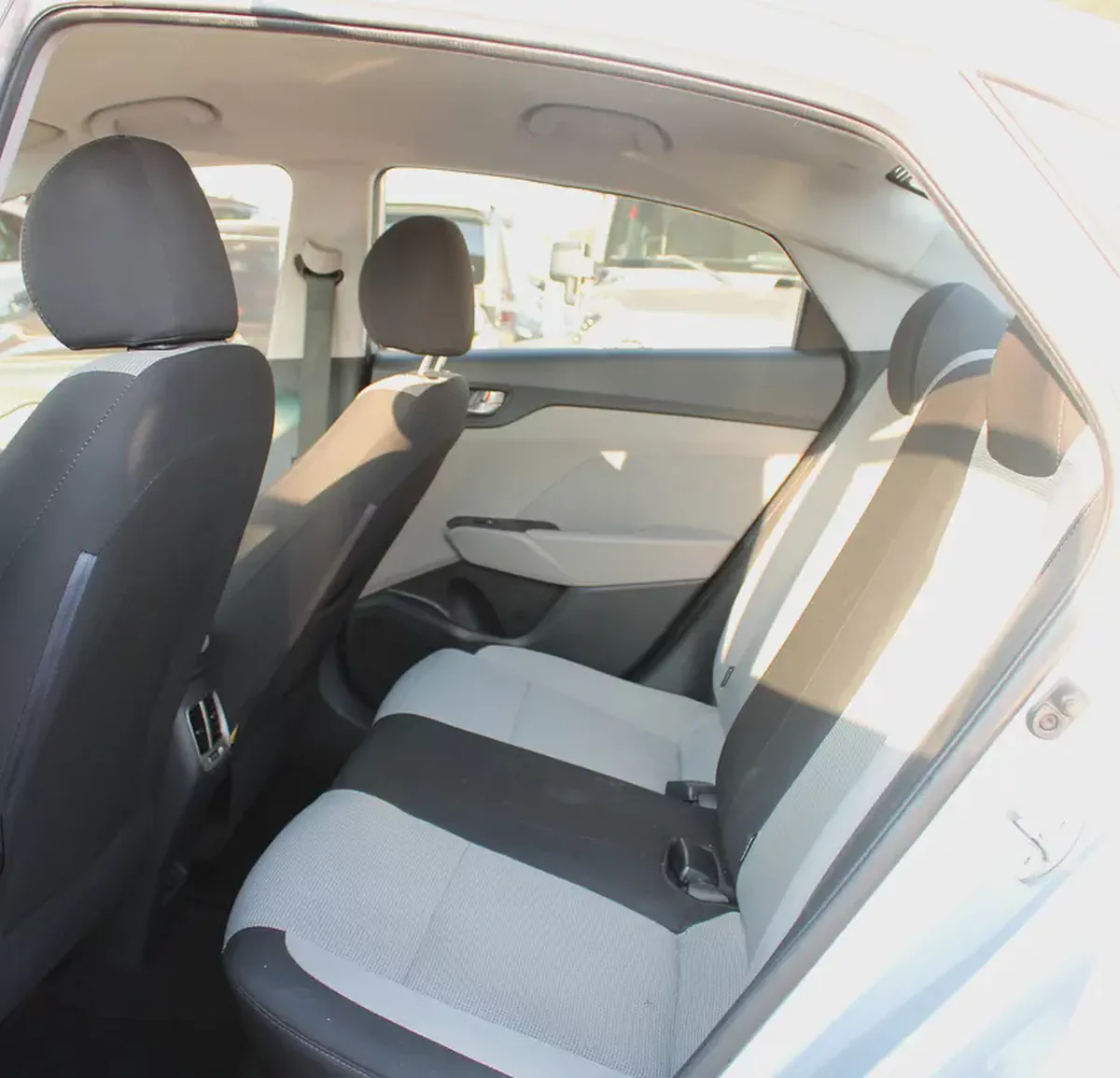 2020 Hyundai Accent GL GCC Specs-7-7