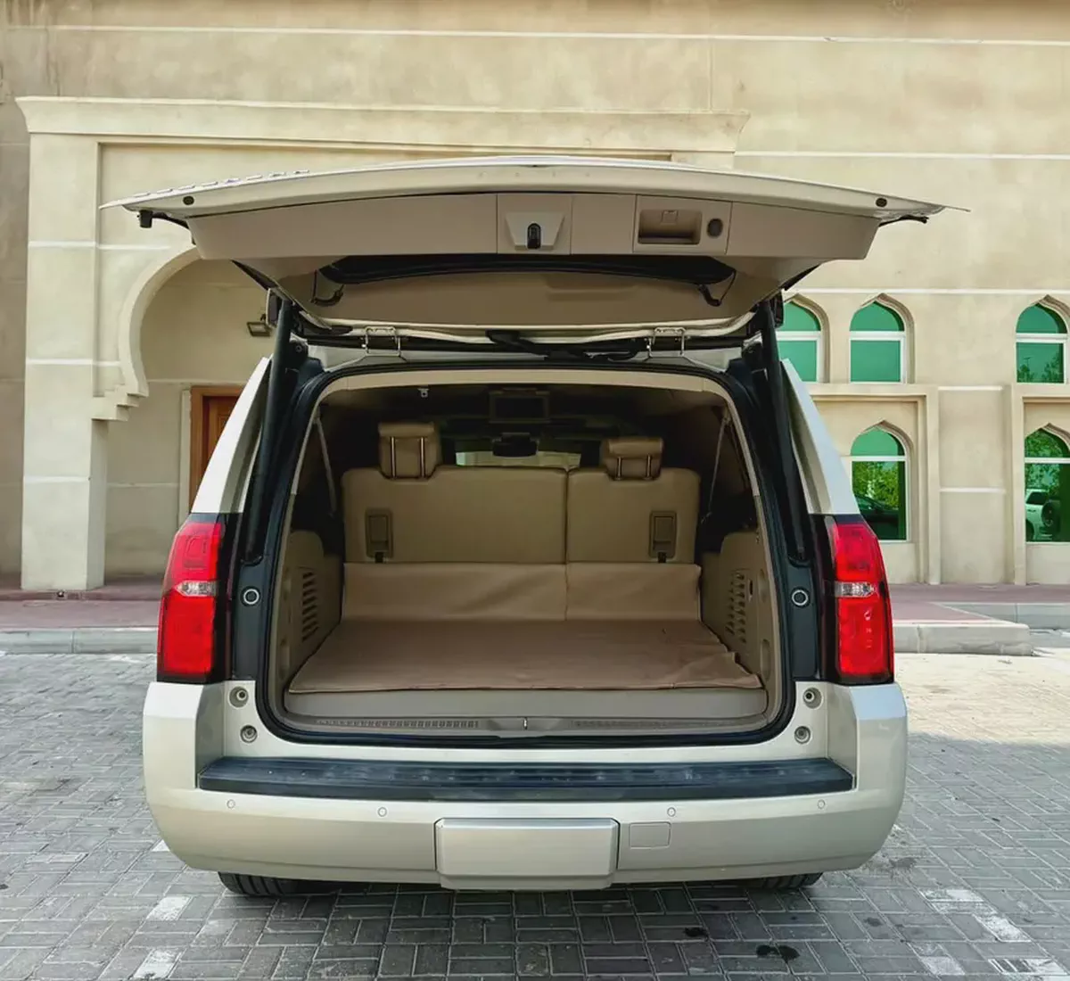 Chevrolet Suburban LTZ 2015 | GCC Specs | Full Option | Excellent Condition-13-13