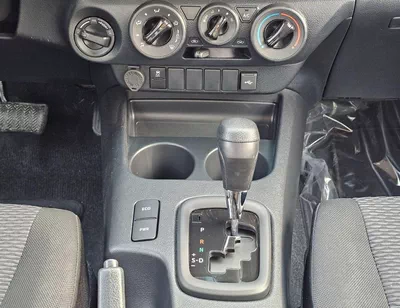 Toyota Hilux NARROW BODY DOUBLE CABIN NARROW BODY BASIC || DOUBLE CABIN / 2.7L PETROL V4 A/T / BED LINER | WINDOW VISOR | REAL CHROME BUMP-17