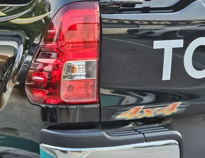 Toyota Hilux NARROW BODY DOUBLE CABIN NARROW BODY BASIC || DOUBLE CABIN / 2.7L PETROL V4 A/T / BED LINER | WINDOW VISOR | REAL CHROME BUMP-6