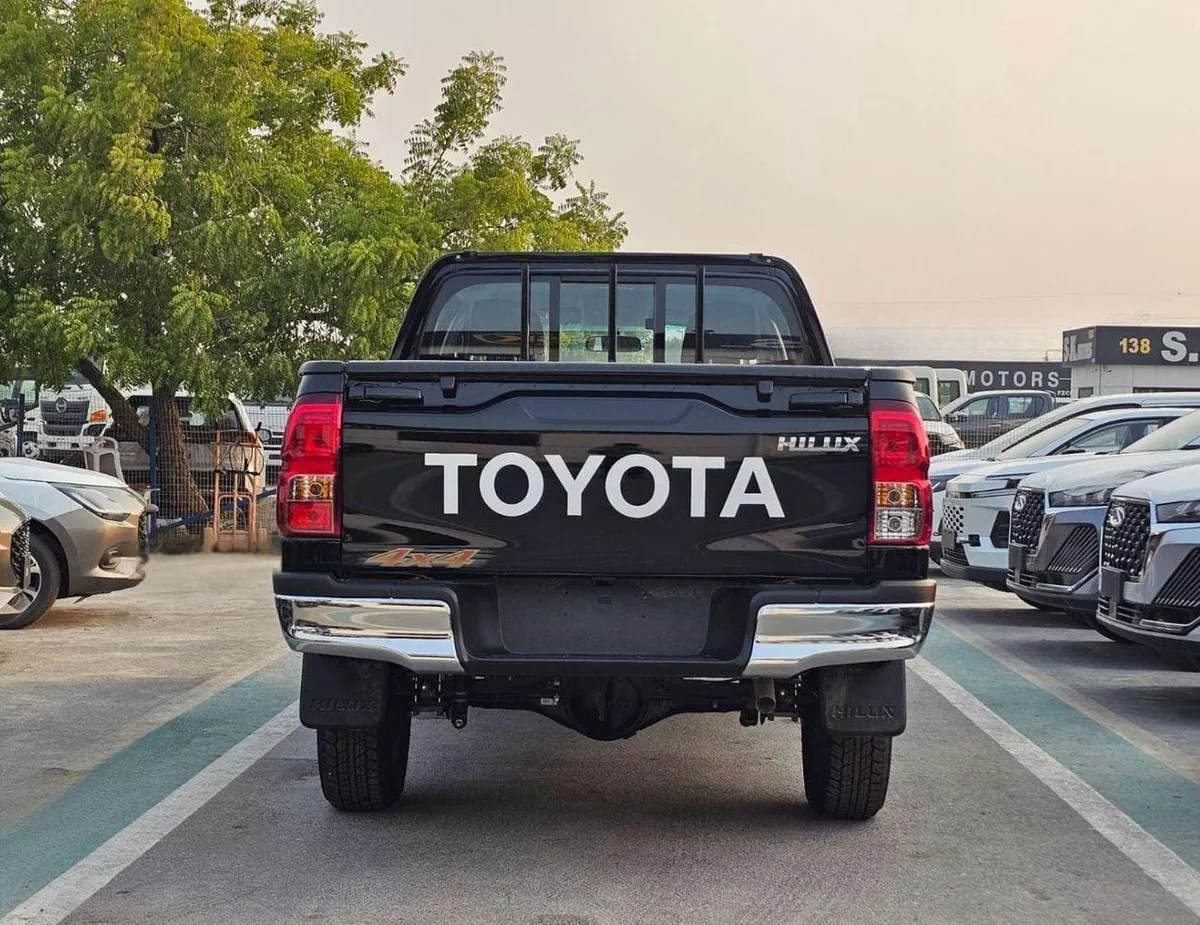 Toyota Hilux NARROW BODY DOUBLE CABIN NARROW BODY BASIC || DOUBLE CABIN / 2.7L PETROL V4 A/T / BED LINER | WINDOW VISOR | REAL CHROME BUMP-5-0