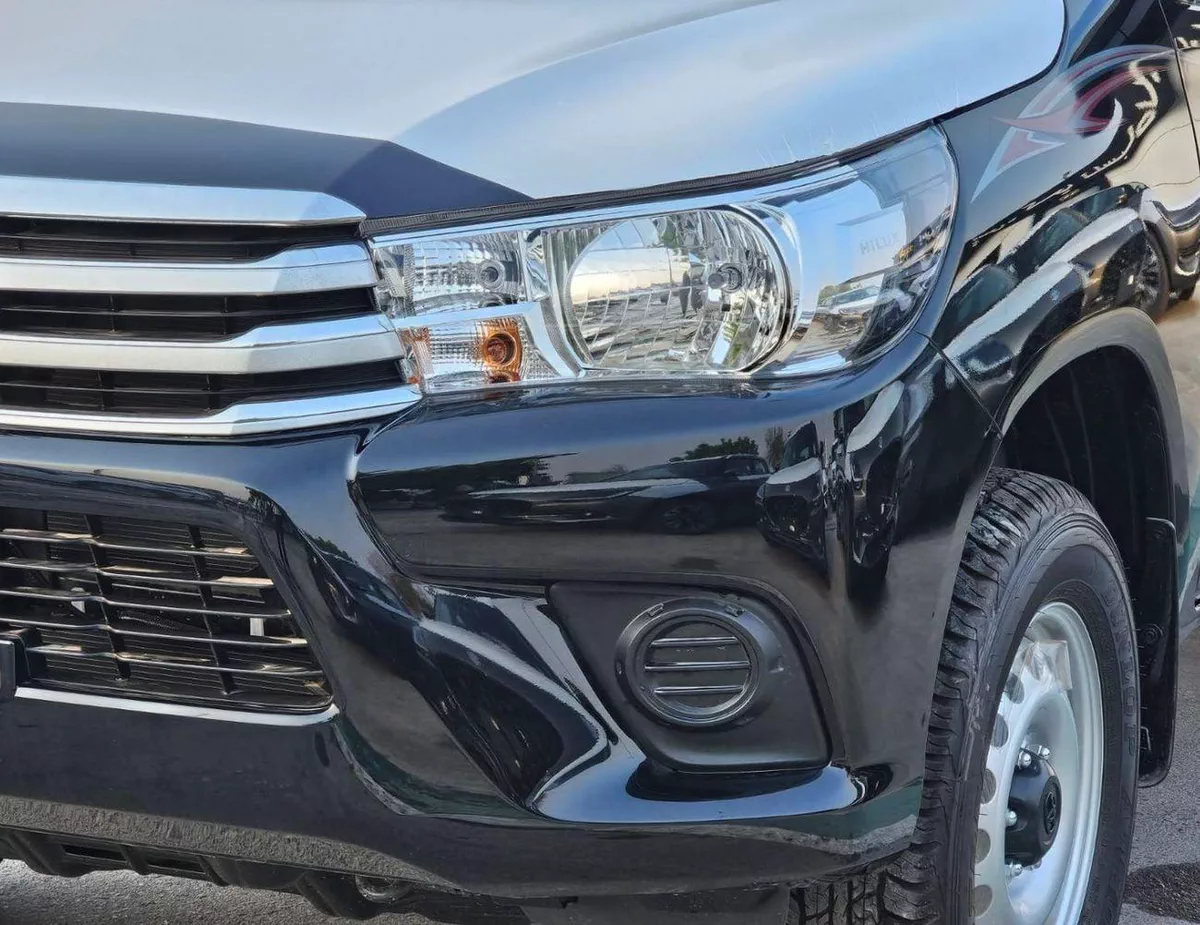 Toyota Hilux NARROW BODY DOUBLE CABIN NARROW BODY BASIC || DOUBLE CABIN / 2.7L PETROL V4 A/T / BED LINER | WINDOW VISOR | REAL CHROME BUMP-7-0