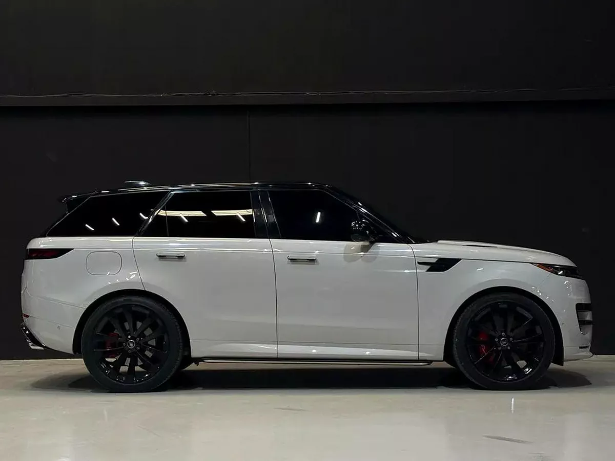 Land Rover Range Rover Sport FIRST EDITION LOW MILAGE-6-0