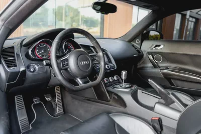 2010 Audi R8 V10 FSI quattro | 6-Speed Gated Manual | GCC Specs-8
