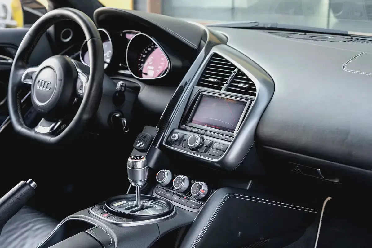 2010 Audi R8 V10 FSI quattro | 6-Speed Gated Manual | GCC Specs-12-12
