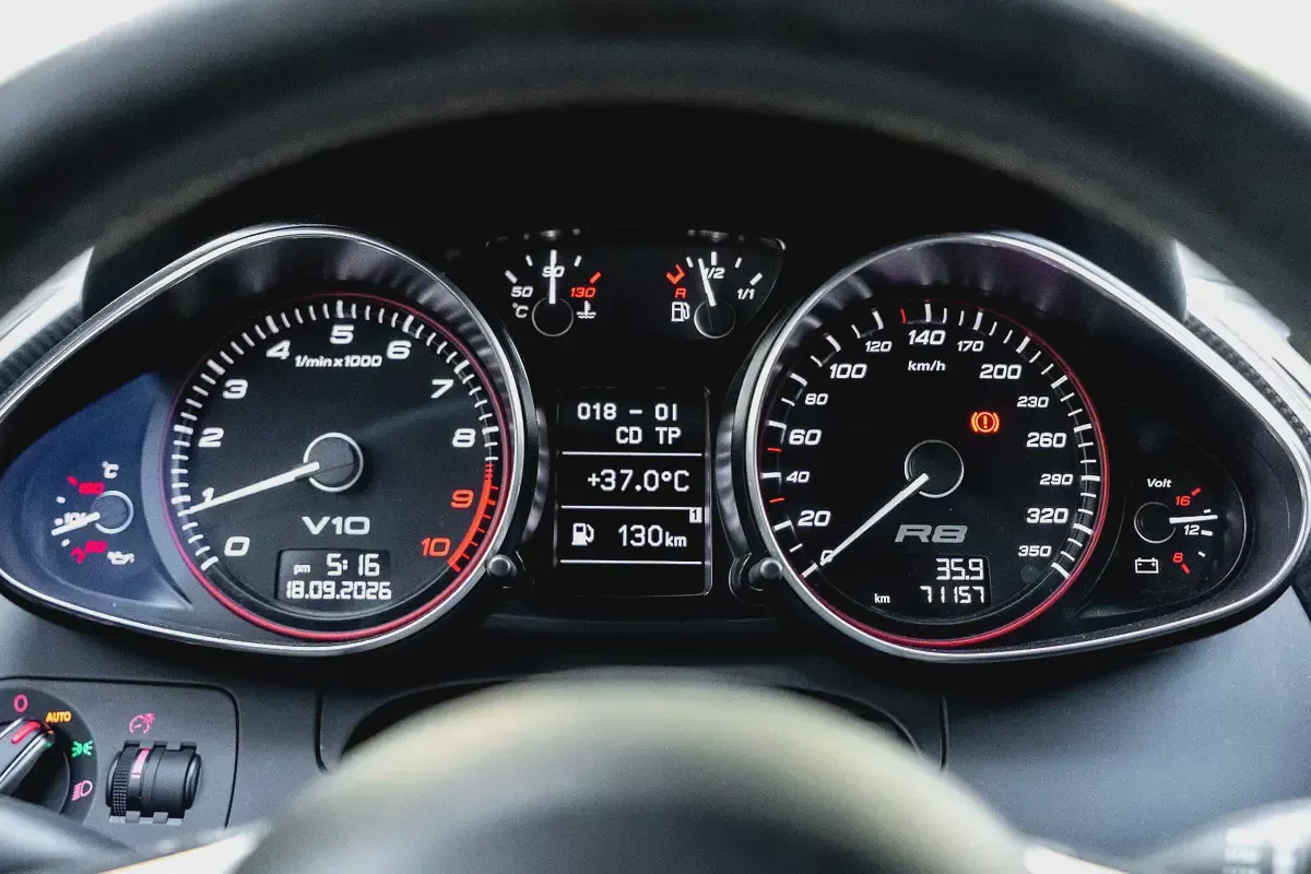 2010 Audi R8 V10 FSI quattro | 6-Speed Gated Manual | GCC Specs-13-13