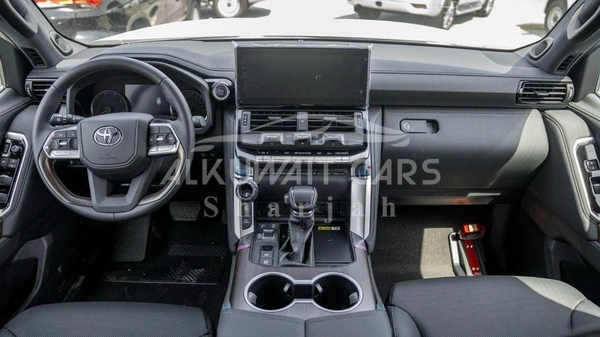 Toyota Land Cruiser TOYOTA LAND CRUISER LC300 VX 3.3D AT MY2024 – BLACK