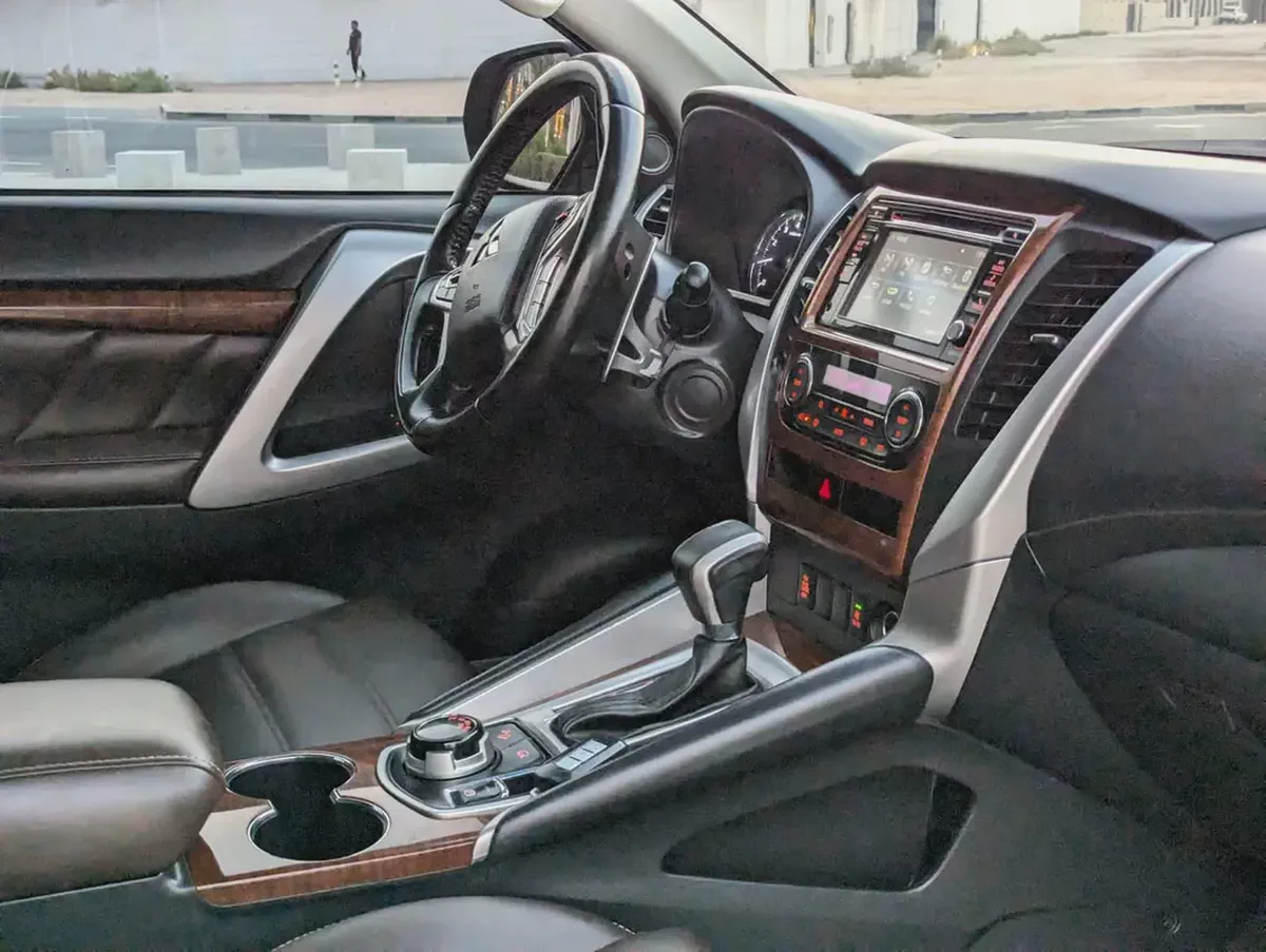 MITSUBISHI MONTERO SPORT 2019 GLS 4WD FULL OPTION GCC ACCIDENT FREE IN EXCELLENT CONDITION-7-7