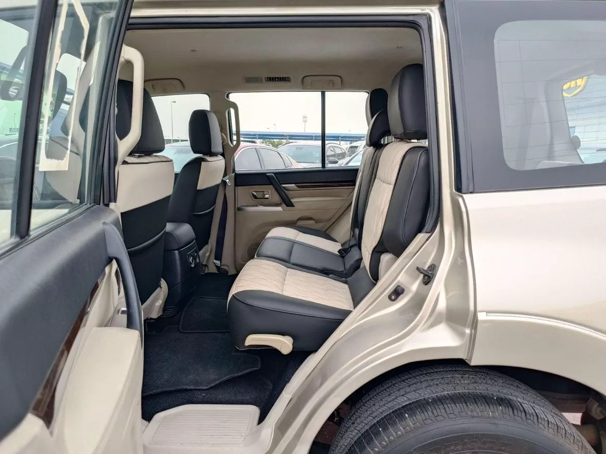 Mitsubishi Pajero GLS MIDLINE GLS / 3.5 4WD V6 / LEATHER /LOT# 16714-10-0