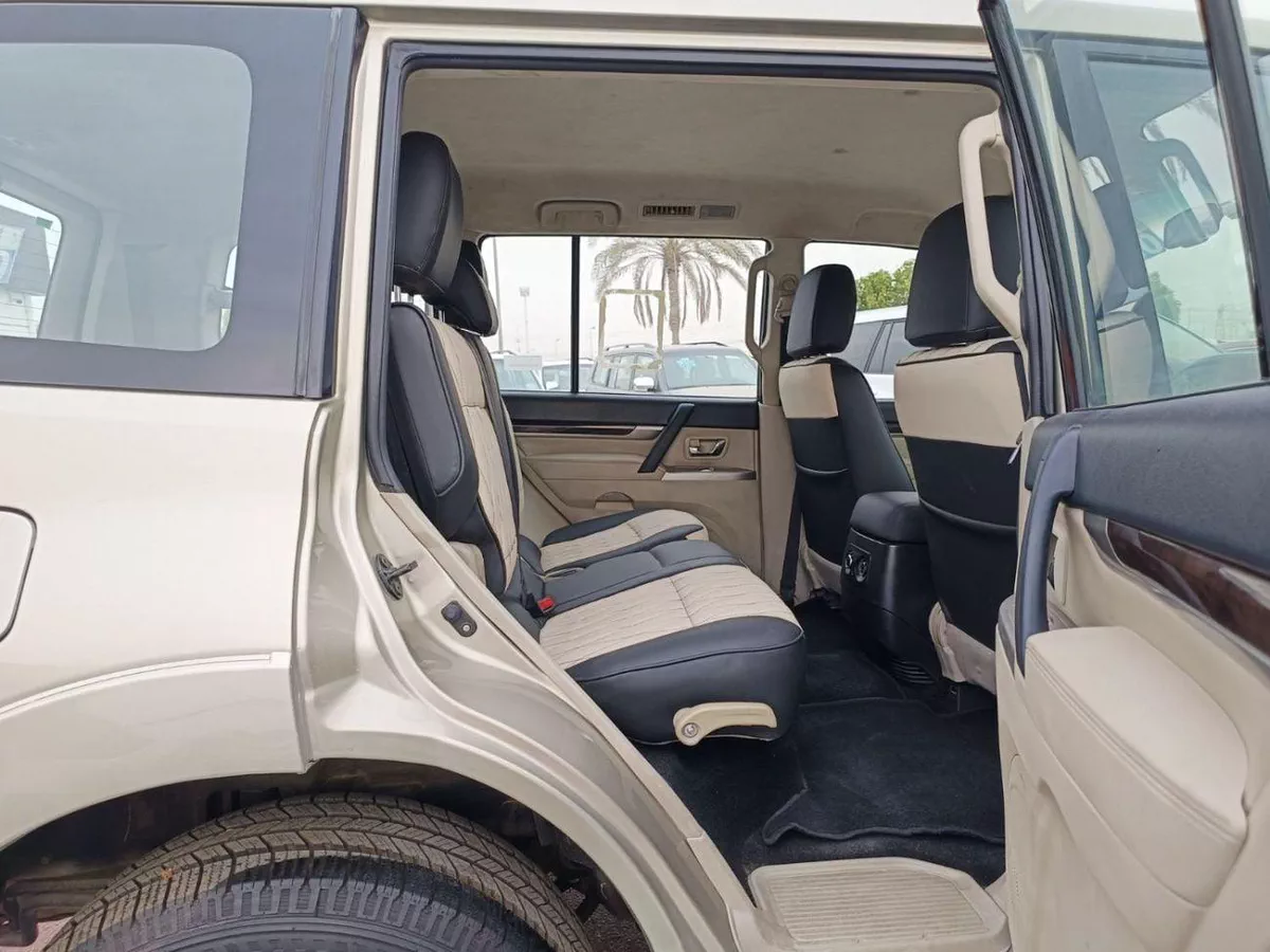 Mitsubishi Pajero GLS MIDLINE GLS / 3.5 4WD V6 / LEATHER /LOT# 16714-11-0