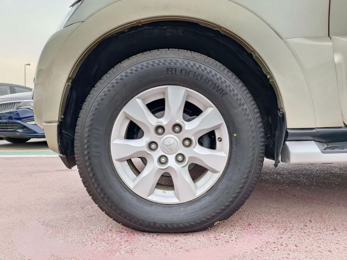 Mitsubishi Pajero GLS MIDLINE GLS / 3.5 4WD V6 / LEATHER /LOT# 16714-7-0
