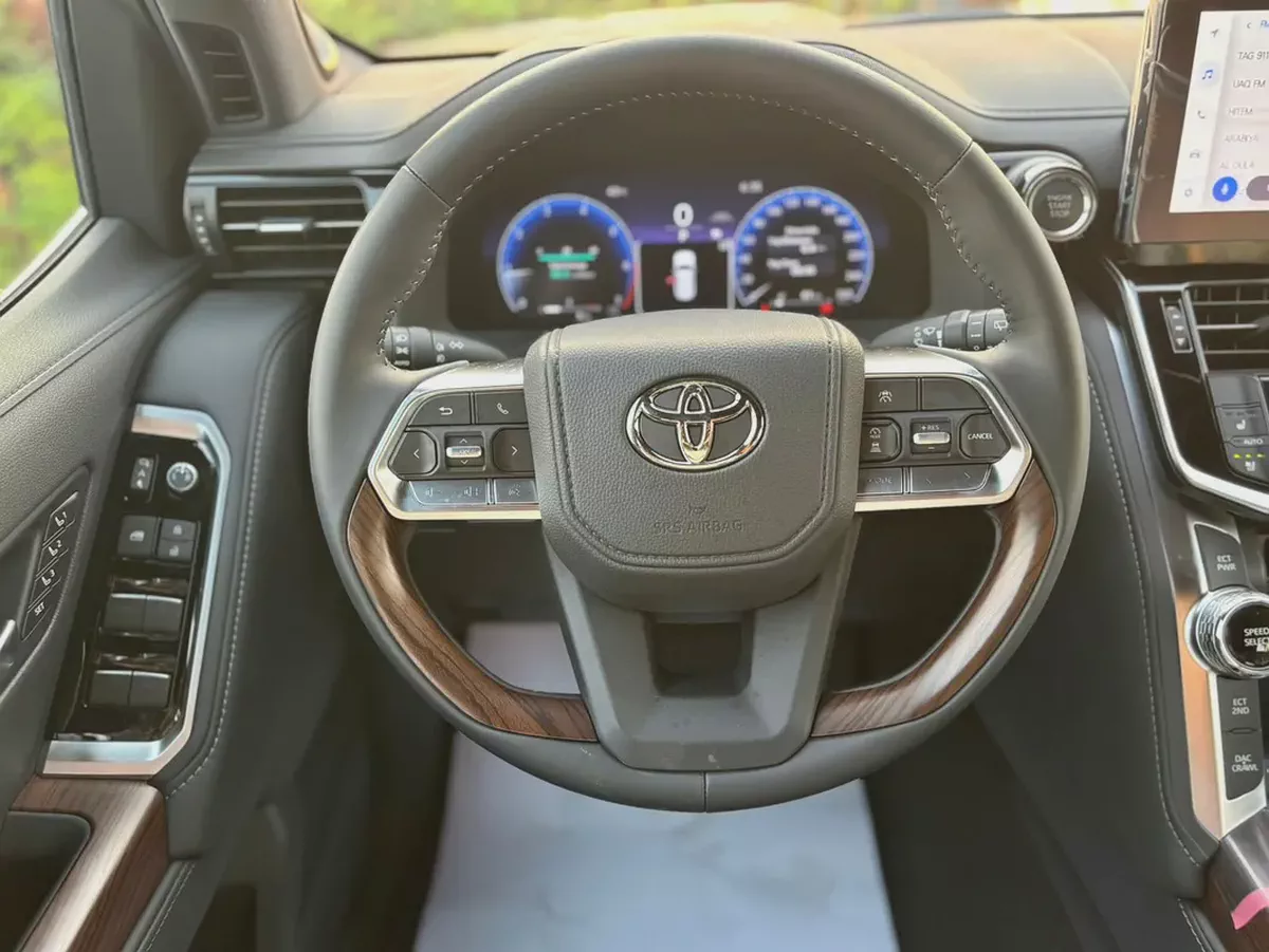 Brand New 2026 Toyota Land Cruiser VXR | GCC Specs | Luxury  Performance-9-9