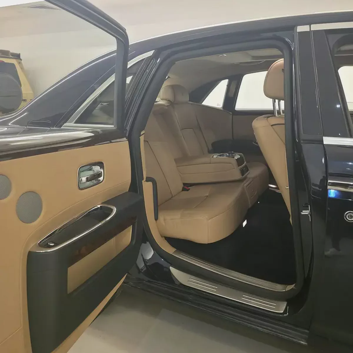 AED 7171 PM | ROLLS ROYCE GHOST 2013 | PARTIAL AGENCY HISTORY | PRISTINE CONDITION | 1 YEAR WARRANTY-16-16