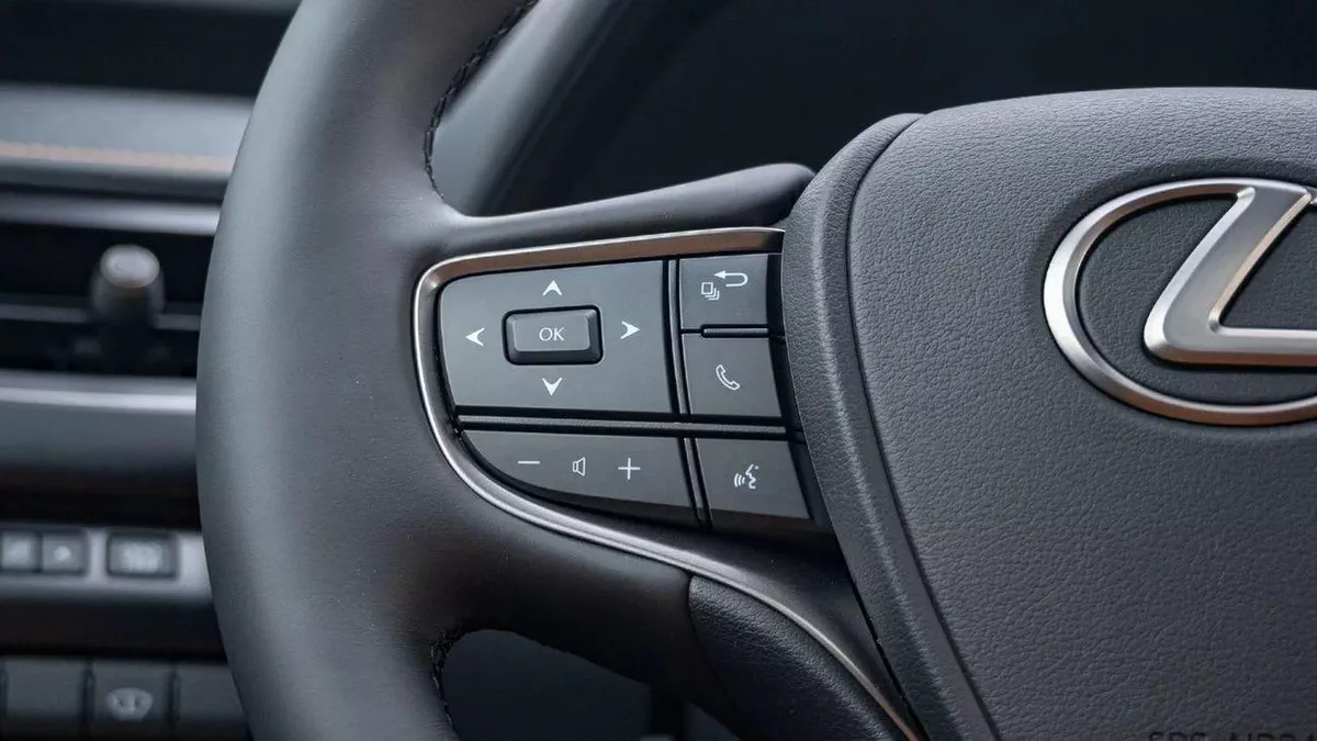 Lexus UX250h STANDARD STD (NON GCC) LEXUS UX250H | 2-YEAR WARRANTY + SERVICE AVAILABLE 0% DOWNPAYME-6-6