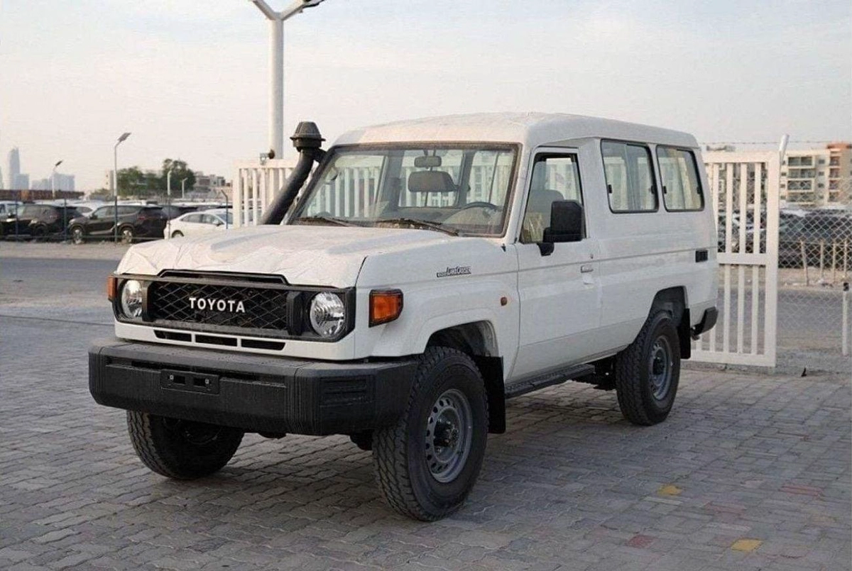 Toyota Land Cruiser 70 Toyota Land Cruiser Hard Top LC78 4.5L 3DOOR V8 Diesel 2024-0-0
