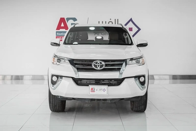 1 YR / 20,000 KM WARRANTY | 4.0 GXR | 6 CYLINDER | AED 1550-1