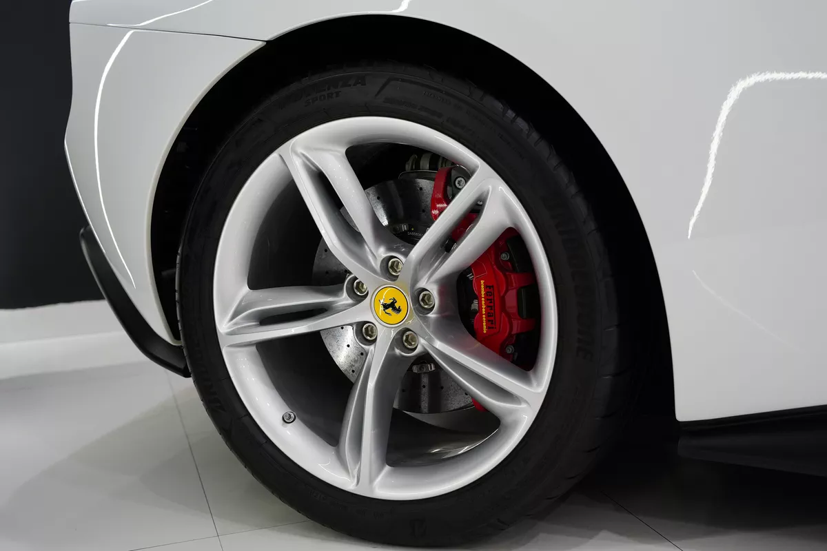 Ferrari 812 Superfast 2019-15-15