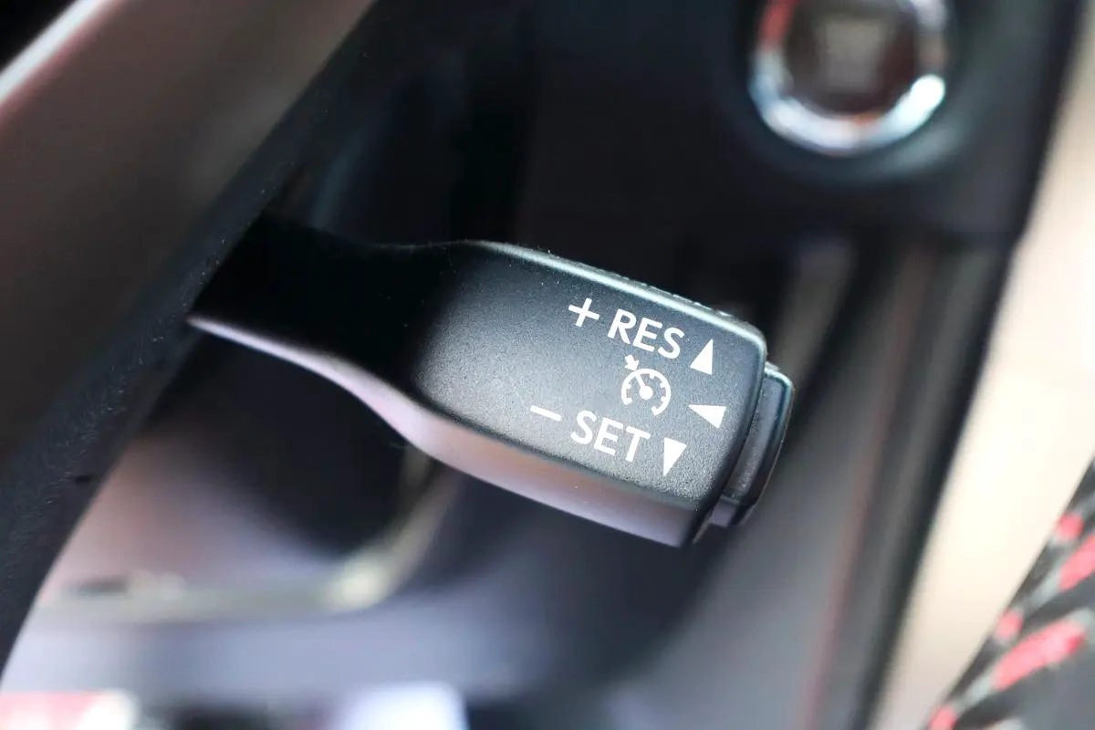 GMC Terrain SLE - 2022 GCC UNDER WARRANT--3-3