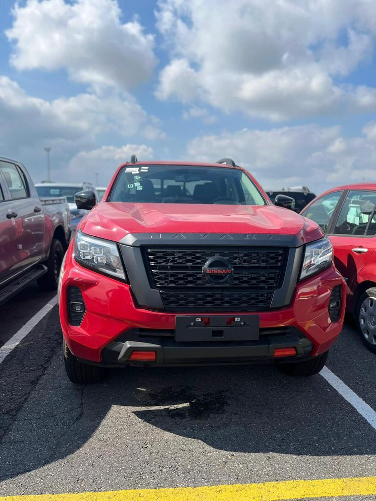 Nissan Navara – Red Exterior with Black Interior Pickup-3-3