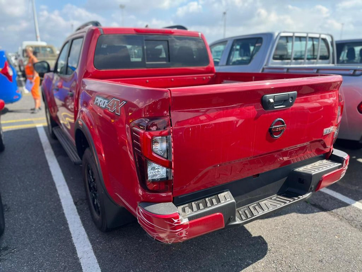Nissan Navara – Red Exterior with Black Interior Pickup-6-6