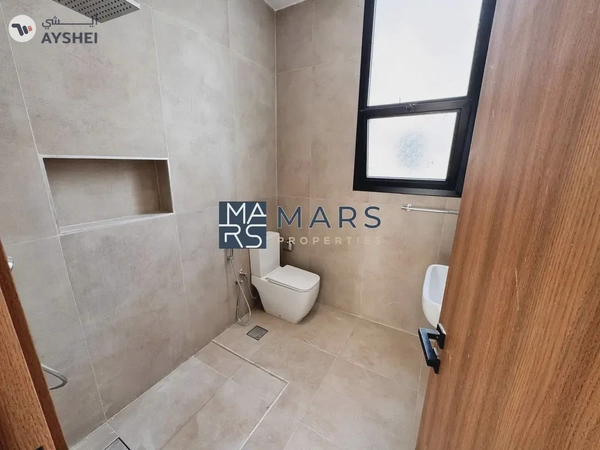 Spacious, Luxury, Brand New 4 Bedroom Stand Alone Villa with Close Kitchen