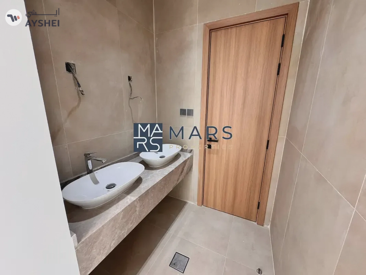 Spacious, Luxury, Brand New 4 Bedroom Stand Alone Villa with Close Kitchen-15-15