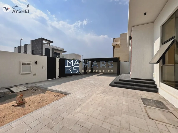 Spacious, Luxury, Brand New 4 Bedroom Stand Alone Villa with Close Kitchen
