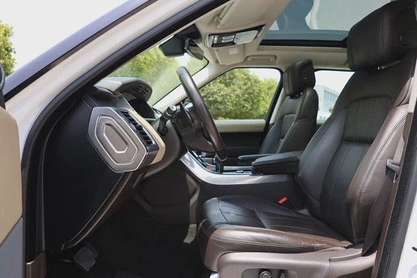 Land Rover Range Rover Sport HSE 2019 -117000km -GCC Specs