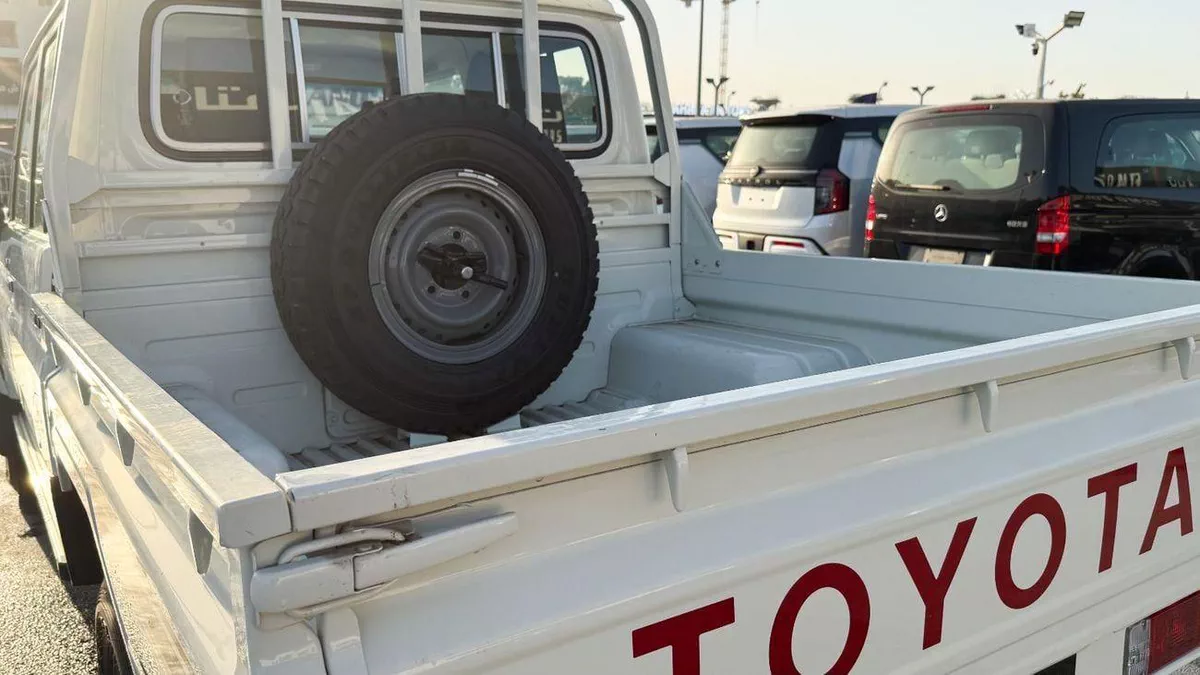 Toyota Land Cruiser Pick Up  Toyota Land Cruiser Pick-Up-15-0