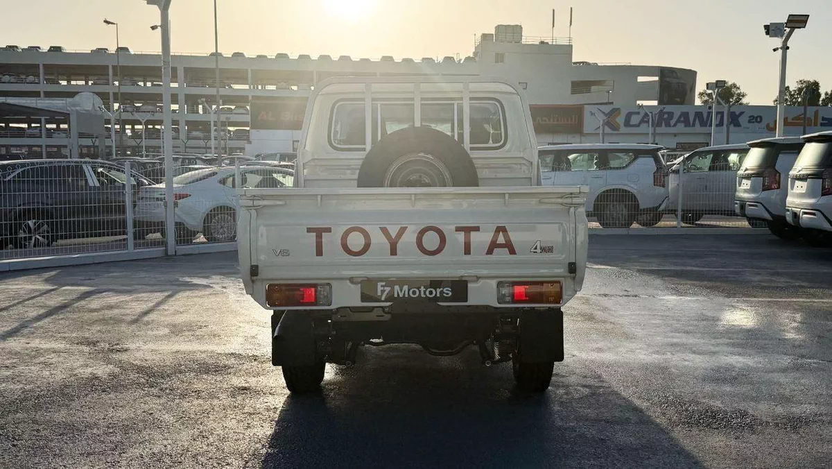 Toyota Land Cruiser Pick Up  Toyota Land Cruiser Pick-Up-18-0