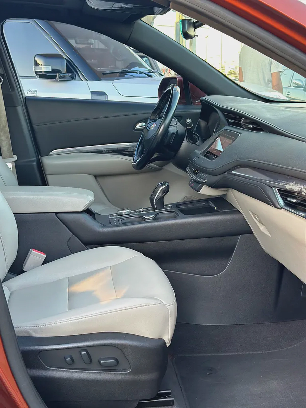 Cadillac XT4 Premium Luxury 2019 GCC Specs Excellent Condition-10-10