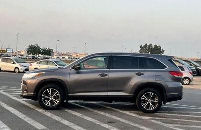 Toyota Highlander 2019 Toyota Highlander Le 3.5L V6 - AWD 4x4 - Rear Camera - Leather seat 7 --4